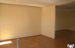 Apartament cu 3 camere de vanzare, zona Piata Unirii