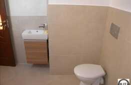 Apartament cu 3 camere de vanzare, zona Piata Unirii