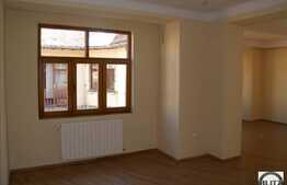 Apartament cu 3 camere de vanzare, zona Piata Unirii