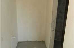 3 camere, etaj intermediar, semifinisat, zona pietei agro-alimentare!