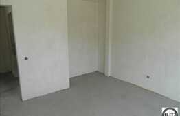 3 camere, etaj intermediar, semifinisat, zona pietei agro-alimentare!