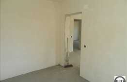 3 camere, etaj intermediar, semifinisat, zona pietei agro-alimentare!