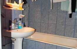 Apartament 3 camere, 58 mp utili, boxa la subsol, zona strazii Brates!