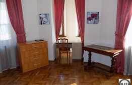 La 3 minute de magazinul Central! Apartament cu personalitate!