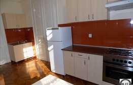 La 3 minute de magazinul Central! Apartament cu personalitate!