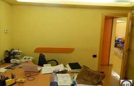 3 camere, decomandat, 67 mp, balcon, boxa, zona Piata Cipariu!