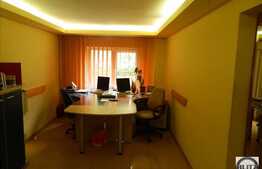 3 camere, decomandat, 67 mp, balcon, boxa, zona Piata Cipariu!