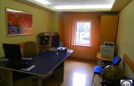 3 camere, decomandat, 67 mp, balcon, boxa, zona Piata Cipariu!