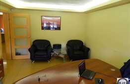 3 camere, decomandat, 67 mp, balcon, boxa, zona Piata Cipariu!