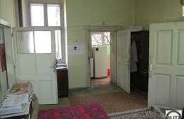 Apartament 2 camere, 58 mp utili, 2 boxe la subsol, zona Centrala