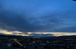 Apartament lux 3 camere, 73 mp, 2 parcari subterane, boxa, zona Sub Cetate