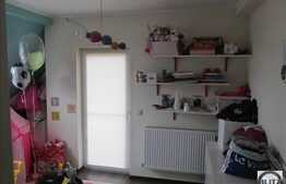 De vanzare mansarda 3 camere, 65 mp utili, balcon, zona Tauti! Cu parcare!