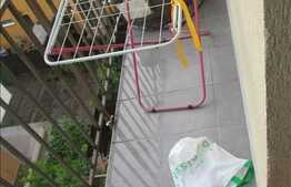 De vanzare mansarda 3 camere, 65 mp utili, balcon, zona Tauti! Cu parcare!