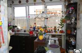 3 camere, 58.90 mp, etaj intermediar, balcon 10 mp, zona Al. Vlahuta!