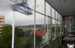 3 camere, 58.90 mp, etaj intermediar, balcon 10 mp, zona Al. Vlahuta!