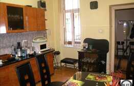 Vanzare apartament cu 3 camere , cu terasa 5 mp si  loc parcare, zona Horea