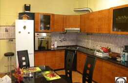 Vanzare apartament cu 3 camere , cu terasa 5 mp si  loc parcare, zona Horea