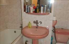 Vanzare apartament cu 3 camere, partial mobilat, etaj intermediar