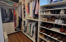 Apartament modern, 3 camere, 77mp, 2 bai, loc de parcare, zona sub Cetate