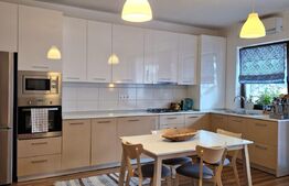 Apartament modern, 3 camere, 77mp, 2 bai, loc de parcare, zona sub Cetate