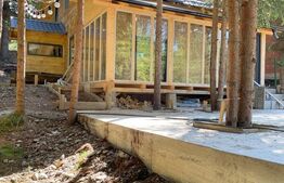 Cabana la rosu,  1000 mp teren, zona Belis 