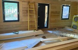 Cabana la rosu,  1000 mp teren, zona Belis 