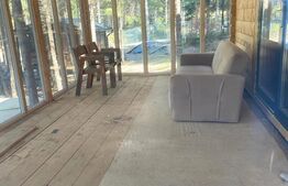 Cabana la rosu,  1000 mp teren, zona Belis 