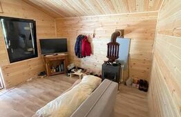 Cabana la rosu,  1000 mp teren, zona Belis 