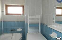 Mansarda cu 2 camere, 56.8 mp, 3 balcoane, POD de 56.8 mp, zona Primariei!