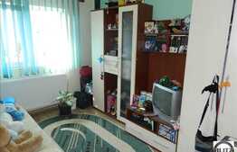 Apartament de vanzare, 3 camere, decomandat, zona strazii Plopilor!