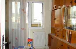 Vanzare 4 camere, decomandat, 82 mp, 2 balcoane inchise, zona Calea Floresti