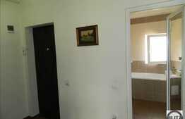 De vanzare mansarda inalta cu 2 camere, 50.2 mp, 2 balcoane, zona Porii!