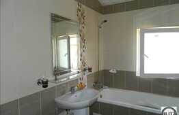 De vanzare mansarda inalta cu 2 camere, 50.2 mp, 2 balcoane, zona Porii!