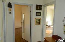 De vanzare mansarda inalta cu 2 camere, 50.2 mp, 2 balcoane, zona Porii!