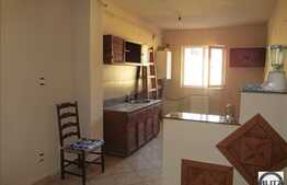 De vanzare 2 camere, 42 mp utili, balcon, zona strazii Florilor!