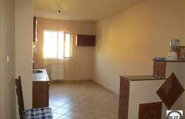 De vanzare 2 camere, 42 mp utili, balcon, zona strazii Florilor!