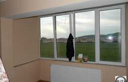 De vanzare 2 camere, 38 mp utili, balcon, zona TERRA! Renovat!