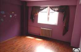 3 camere, 74 mp, decoamndat, logie 24 mp, boxa, zona strazii 21 Decembrie