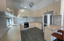 Duplex, 140 mp, 5 camere, curte, parcare, zona Dâmbul Rotund