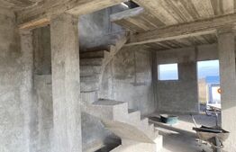 Casă cu 3 dormitoare, semifinisata, 2 băi, teren 400 mp, cartier Izvor, Târlungeni