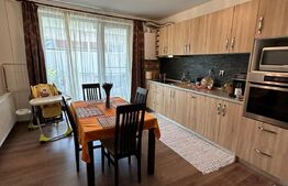 Apartament 3 camere, 70 mp, curte 50 mp, zona Vivo