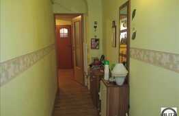 Garsoniera, 23 mp, boxa la subsol, imobil de tip casa/vila, zona strazii Paris!