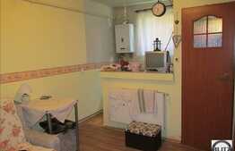 Garsoniera, 23 mp, boxa la subsol, imobil de tip casa/vila, zona strazii Paris!