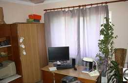 3 camere, decomandat, 64 mp, etaj intermediar, balcon, zona Calea Floresti