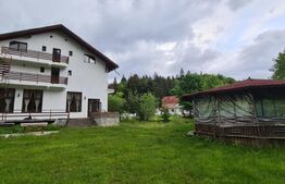 Pensiune turistica de vanzare, 1400 mp, Zona Predeal