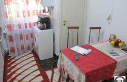 Vanzare 3 camere, decomandat, 63 mp, balcon, boxa, zona Complexului Sirena