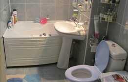 Vanzare 3 camere, decomandat, 63 mp, balcon, boxa, zona Complexului Sirena