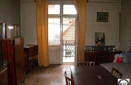 Vanzare apartament cu 3 camere si loc parcare, orientare E-V