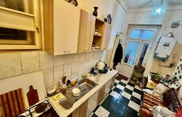 Apartament la casa, 2 camere, 55mp, decomandat, gradina, 2 bai, parcare, zona Centrala