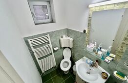 Apartament la casa, 2 camere, 55mp, decomandat, gradina, 2 bai, parcare, zona Centrala